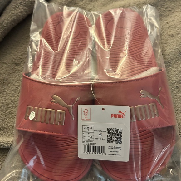 NWT Rose Pink Puma Slides - Picture 2 of 3